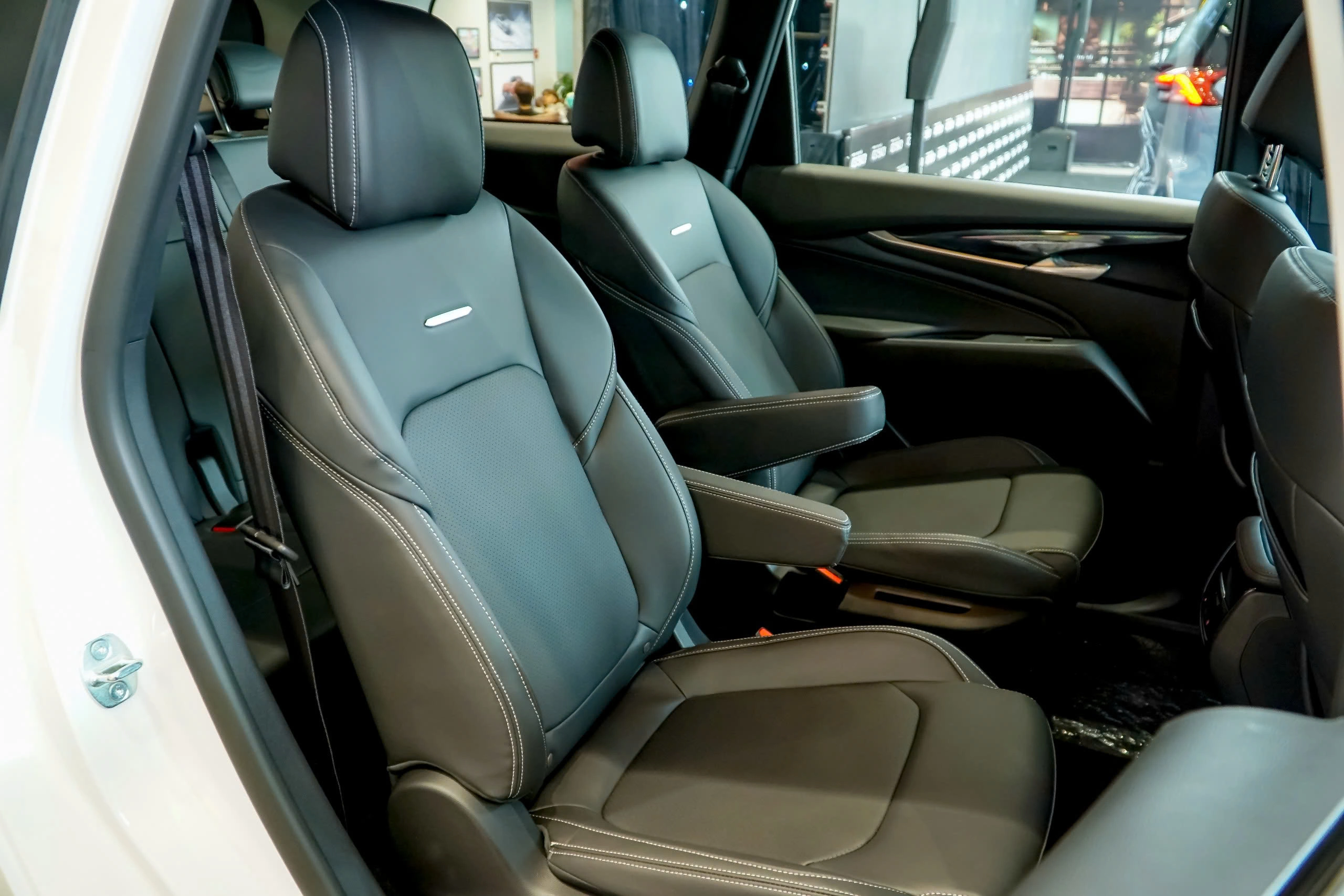 Điểm mạnh của G50 là độ rộng rãi ở không gian nội thất. Cấu hình 8 chỗ (3+3+2) Điểm mạnh của G50 là độ rộng rãi ở không gian nội thất. Cấu hình 8 chỗ (3+3+2)