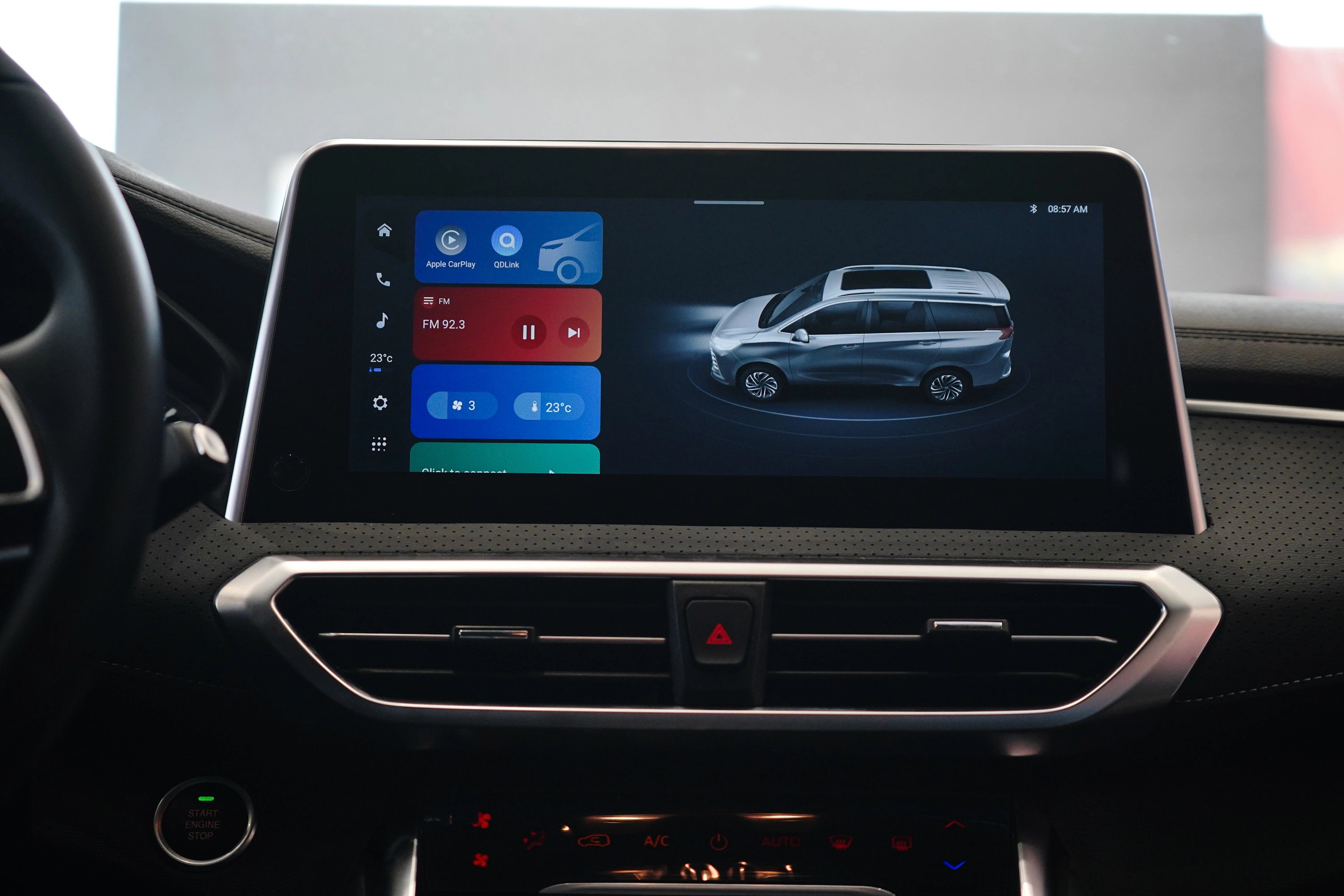 Màn hình giải trí cảm ứng 12,5 inch trên hai bản số tự động, kết nối Bluetooth, Apple CarPlay, QD Link. Trong khi bản tiêu chuẩn MT chỉ có hệ thống radio đơn giản nhằm cắt giảm chi phí vào giá bán. Màn hình giải trí cảm ứng 12,5 inch trên hai bản số tự động, kết nối Bluetooth, Apple CarPlay, QD Link. Trong khi bản tiêu chuẩn MT chỉ có hệ thống radio đơn giản nhằm cắt giảm chi phí vào giá bán.